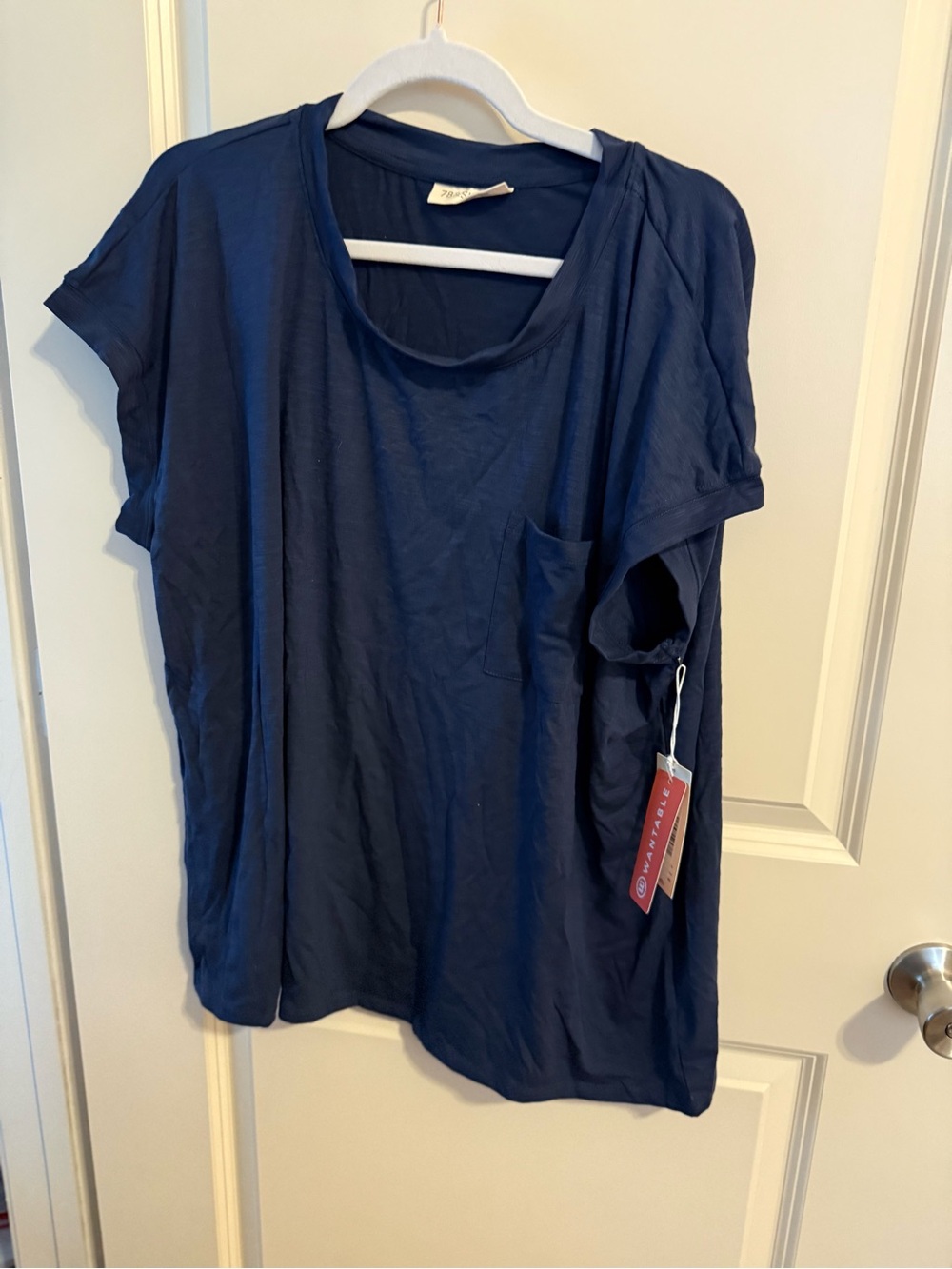 Casual Navy Short-Sleeve Pocket Tee — Lightweight Everyday Top